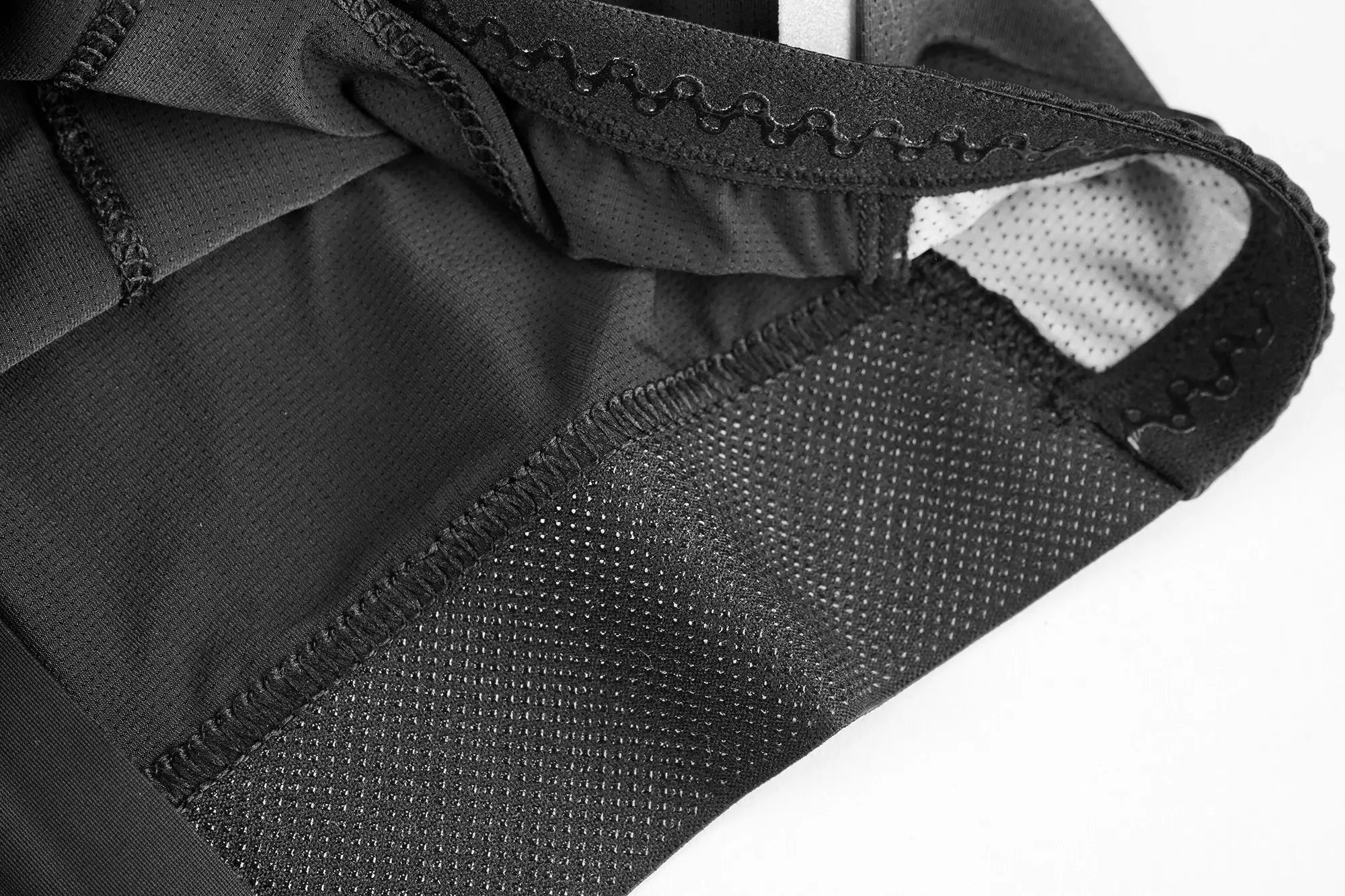 DAREVIE cycling jersey by Simples Market; black breathable mesh, quick-dry fabric.