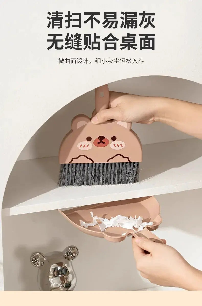 Mini bear-face desktop broom and dustpan set, 2-piece, pink handle, gray bristles, Simples Market