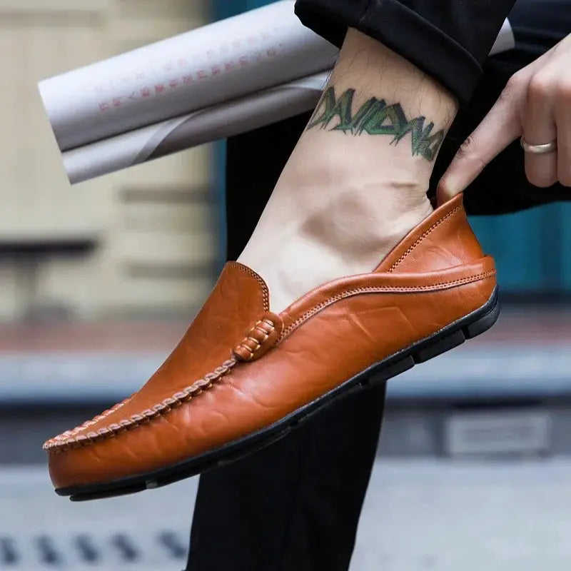Simples Market men's casual genuine leather loafers in tan brown; slip-on moccasin-style with black sole