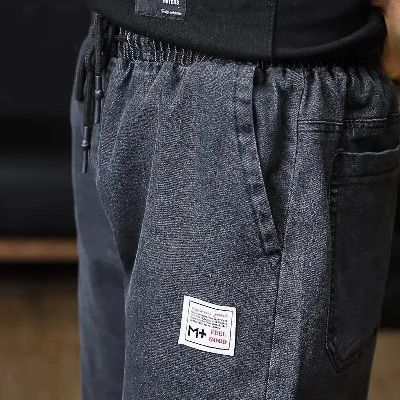 Plus-size men's denim jogger pants by Simples Market with elastic waistband, cargo pocket, dark wash denim