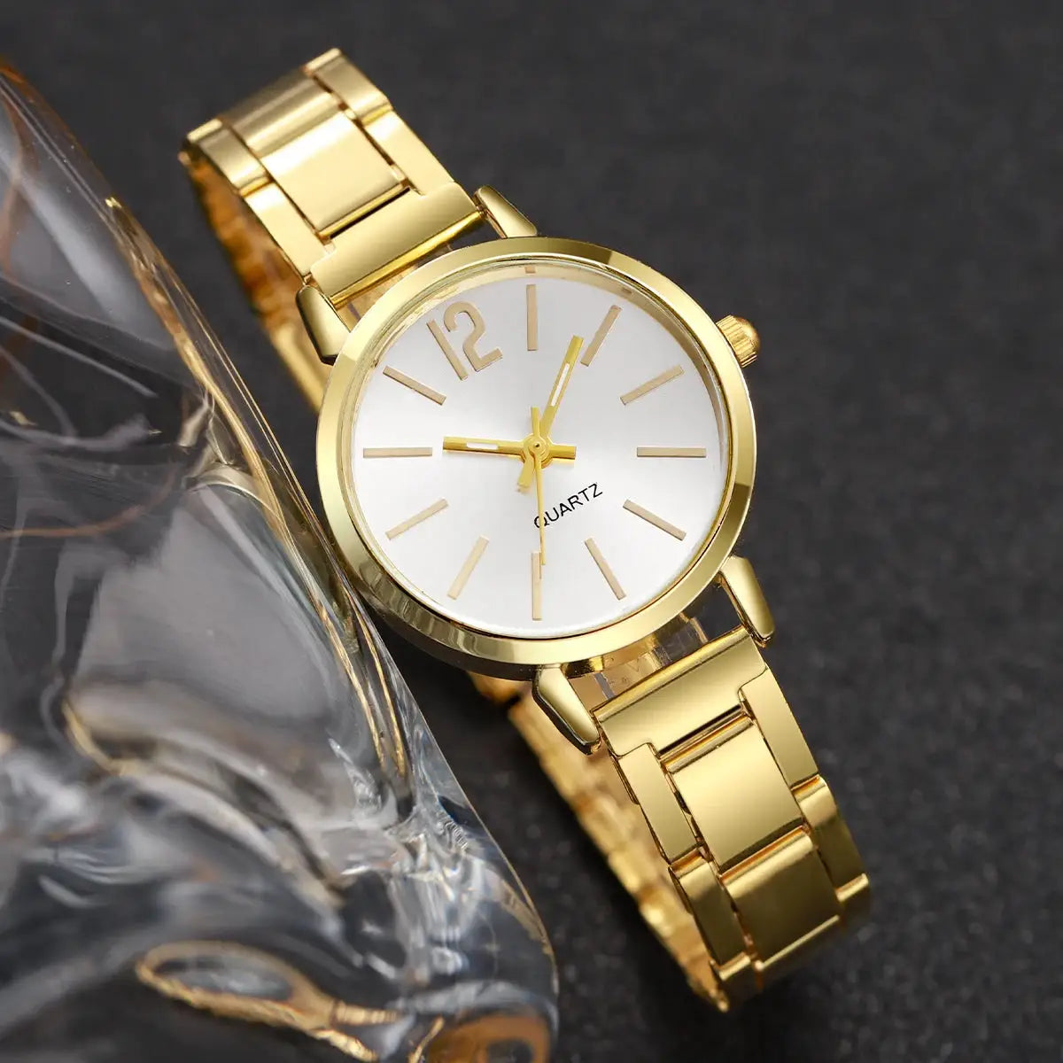 Gold-tone women's quartz wristwatch with stainless steel band by Simples Market