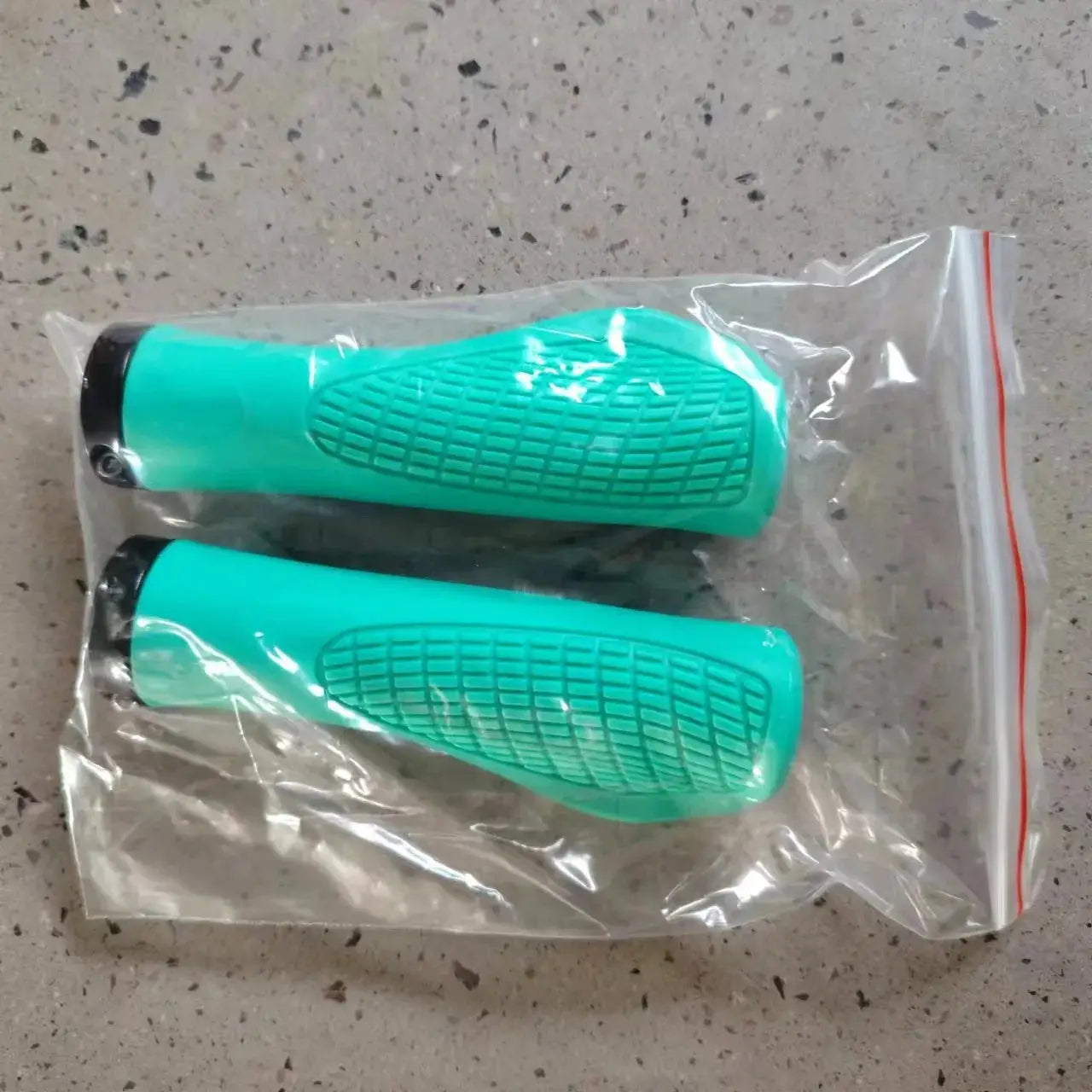 MTB Bike Handlebar Grips Anti Skid Comfortable Soft Rubber Lockable Pair For Mountain Cycling