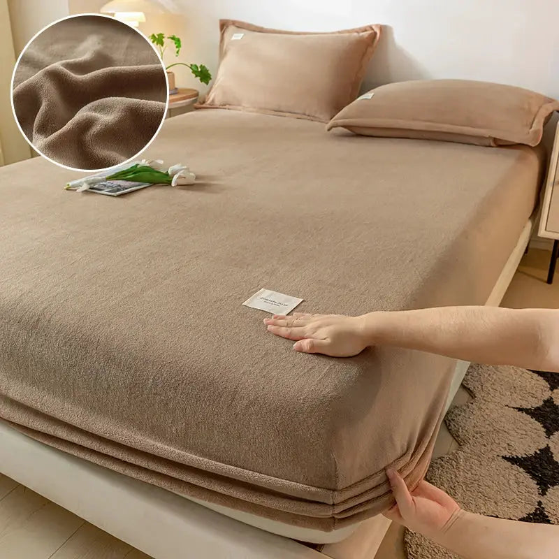 Velvet Thermal Mattress Cover by Simples Market in tan plush fabric for winter, fits 120x200 bed.