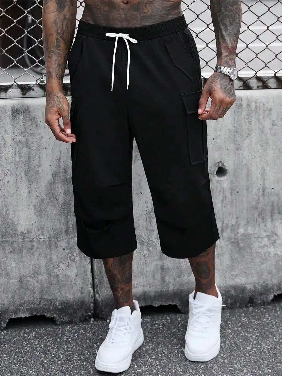Manfinity Homme black cargo capri pants with drawstring and cargo pockets