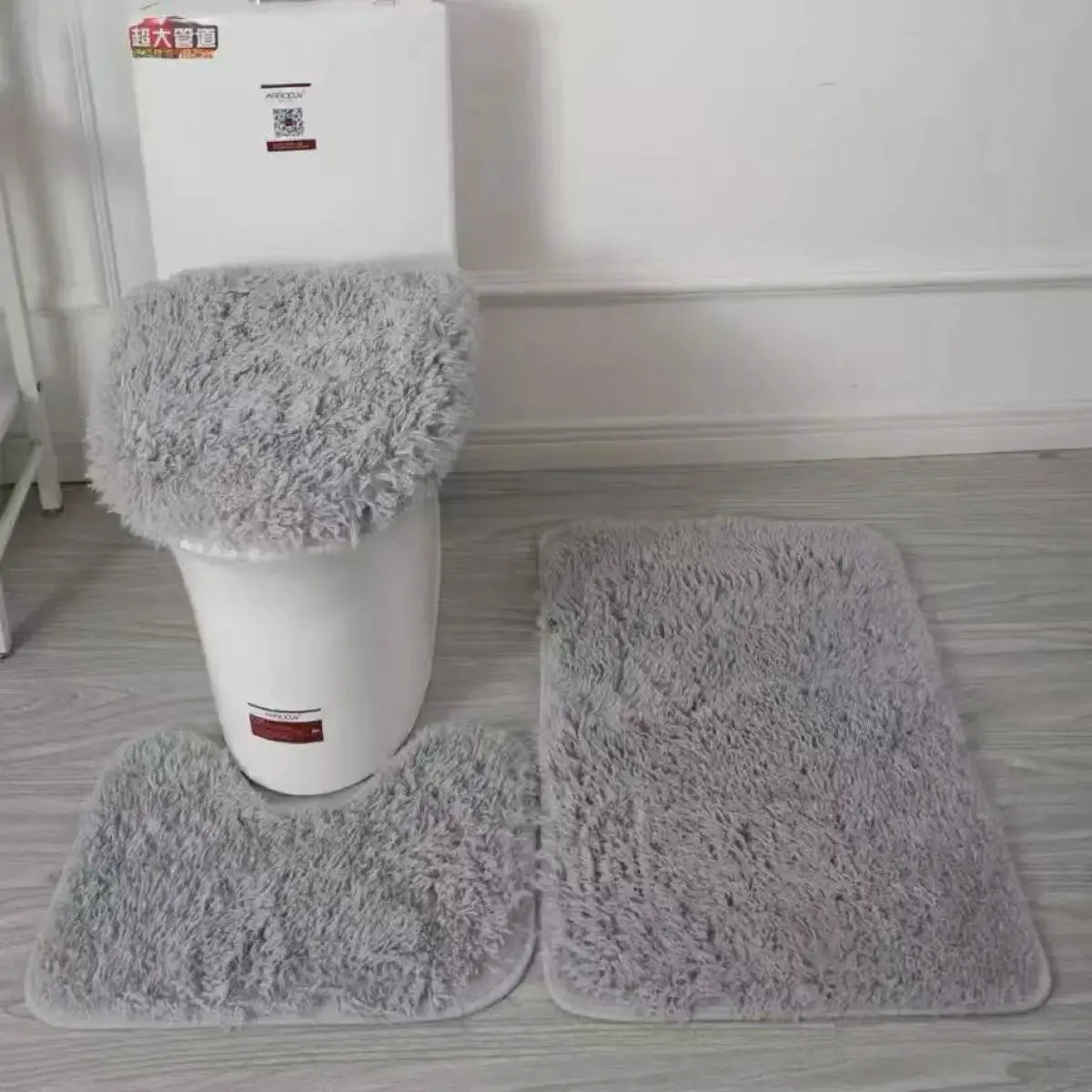 3-piece gray bathroom rug set by Simples Market with fluffy toilet lid cover, U-shaped rug, floor mats