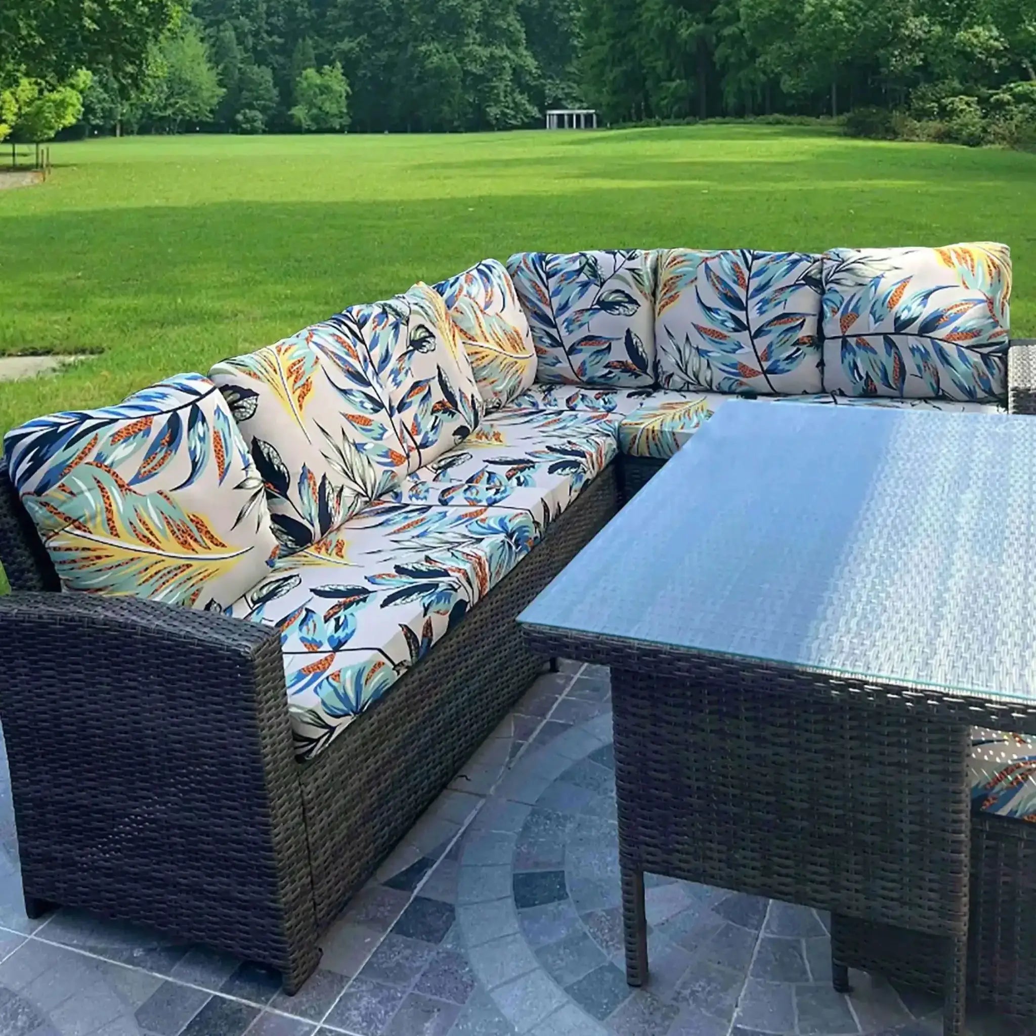 Outdoor tropical print sofa cushion covers by Simples Market; non-slip, for wicker outdoor cushions.