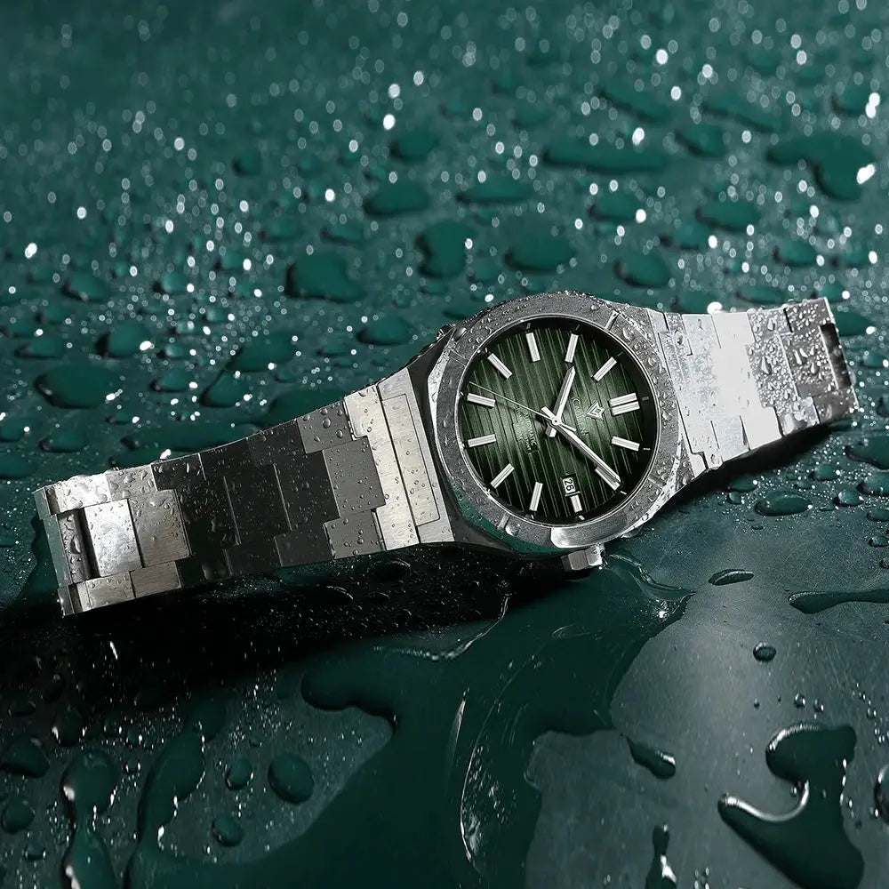 CADISEN diver watch with green dial and stainless steel bracelet, 10 Bar water resistance