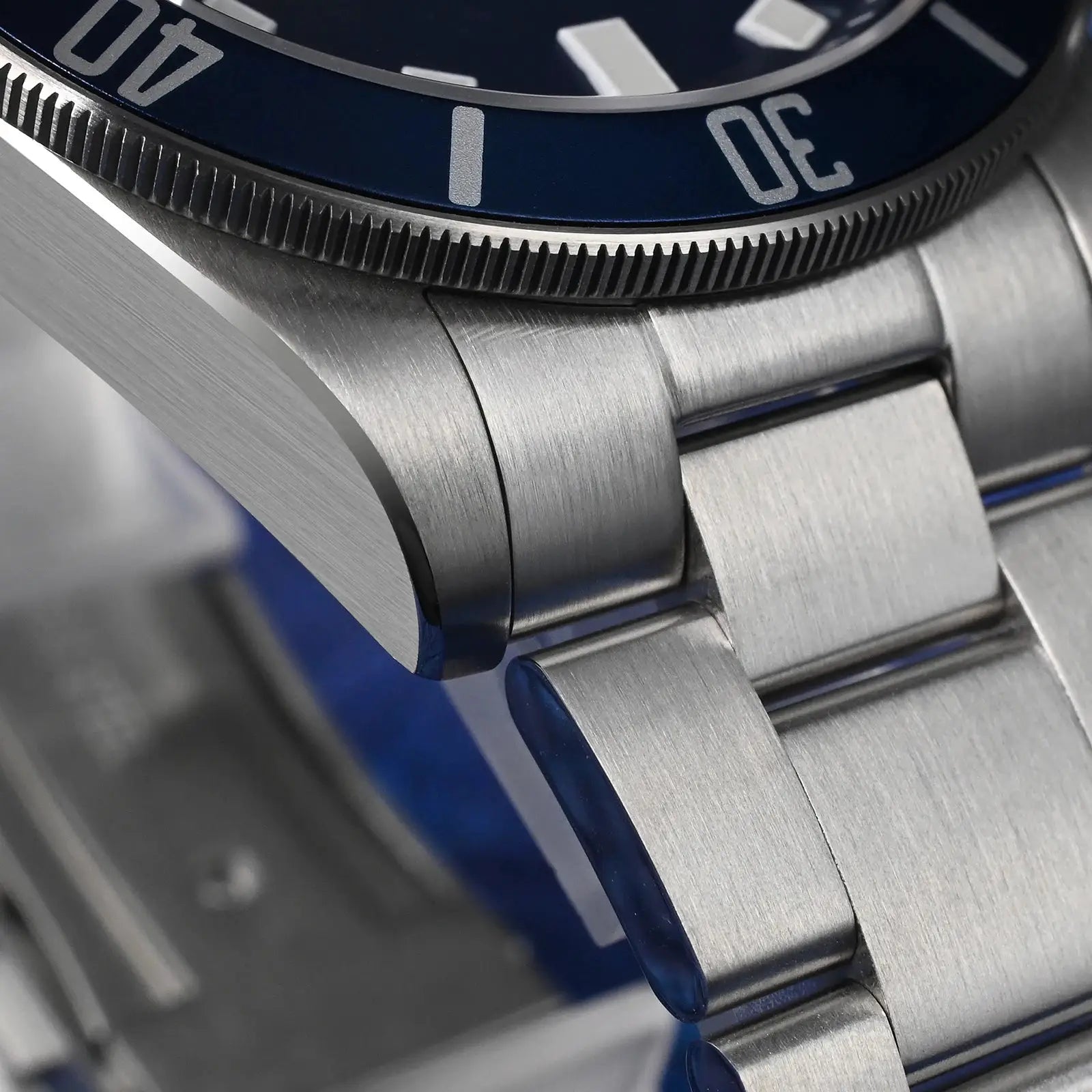 Watchdives WD1969 Pro stainless steel bracelet with blue bezel