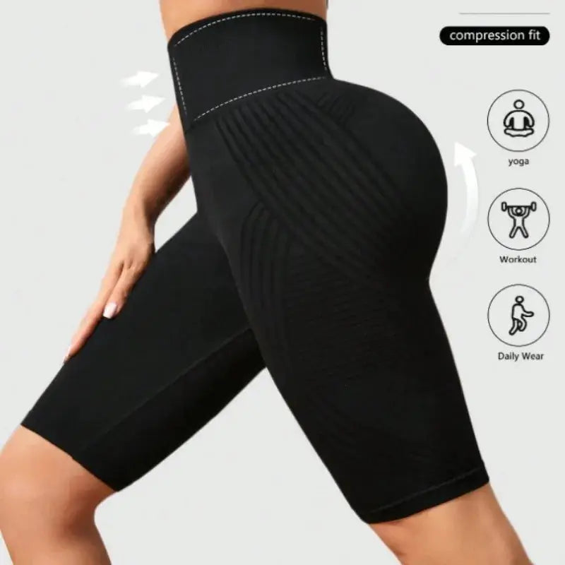 Simples Market high-waisted seamless yoga shorts for women in black with compression fit.