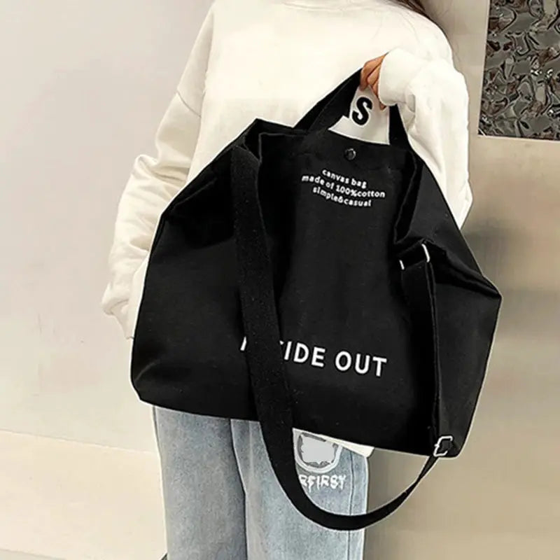 Unisex canvas crossbody bag in black with thick adjustable strap and large capacity, Simples Market.