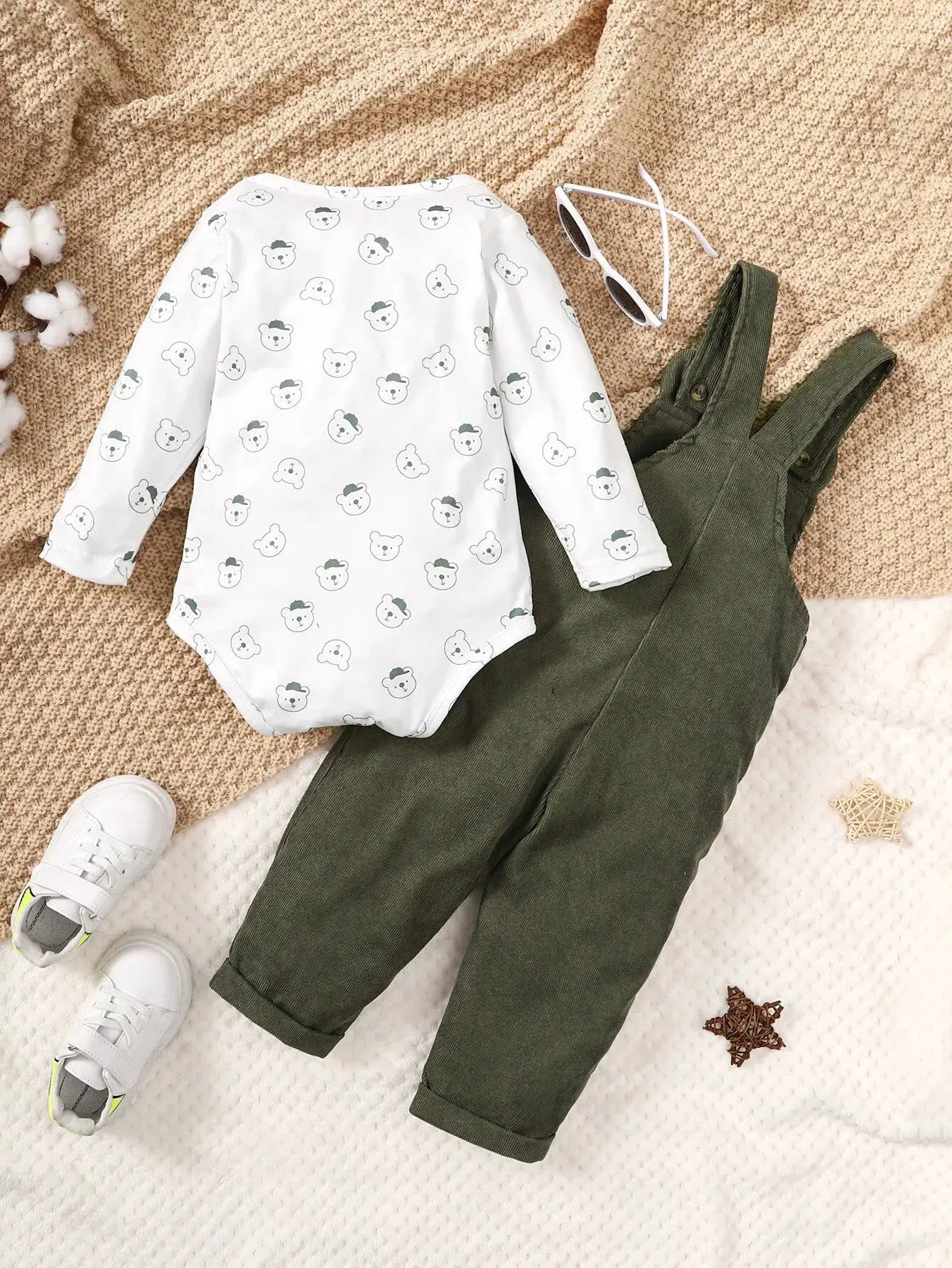 3 To 24 Months Baby Boy Bear Print White Long Sleeve Top And Green Strap Pants Autumn Clothing Set