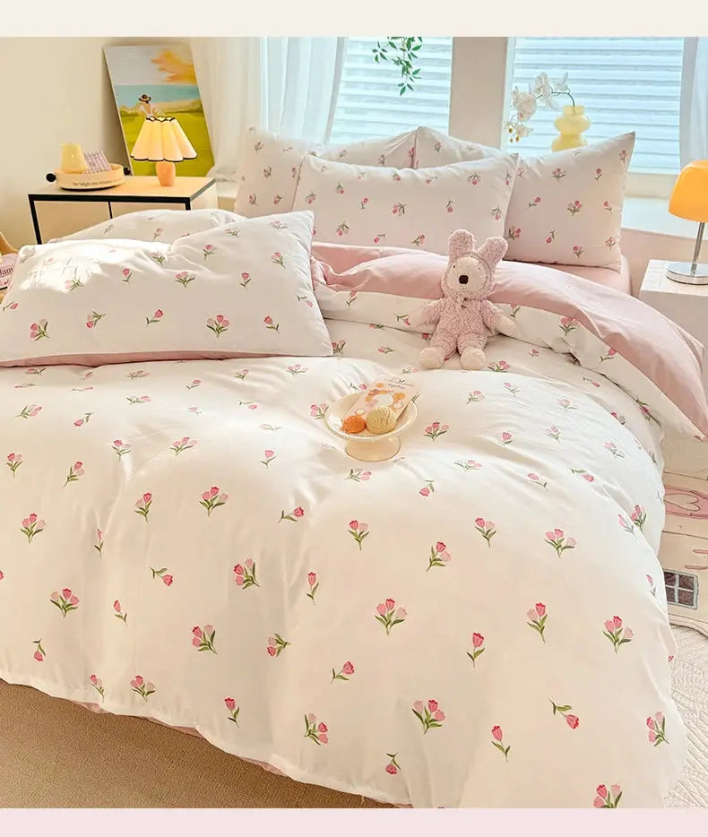 Tulip three-piece bedding set: white quilt cover with pink tulip prints and matching pink pillowcases