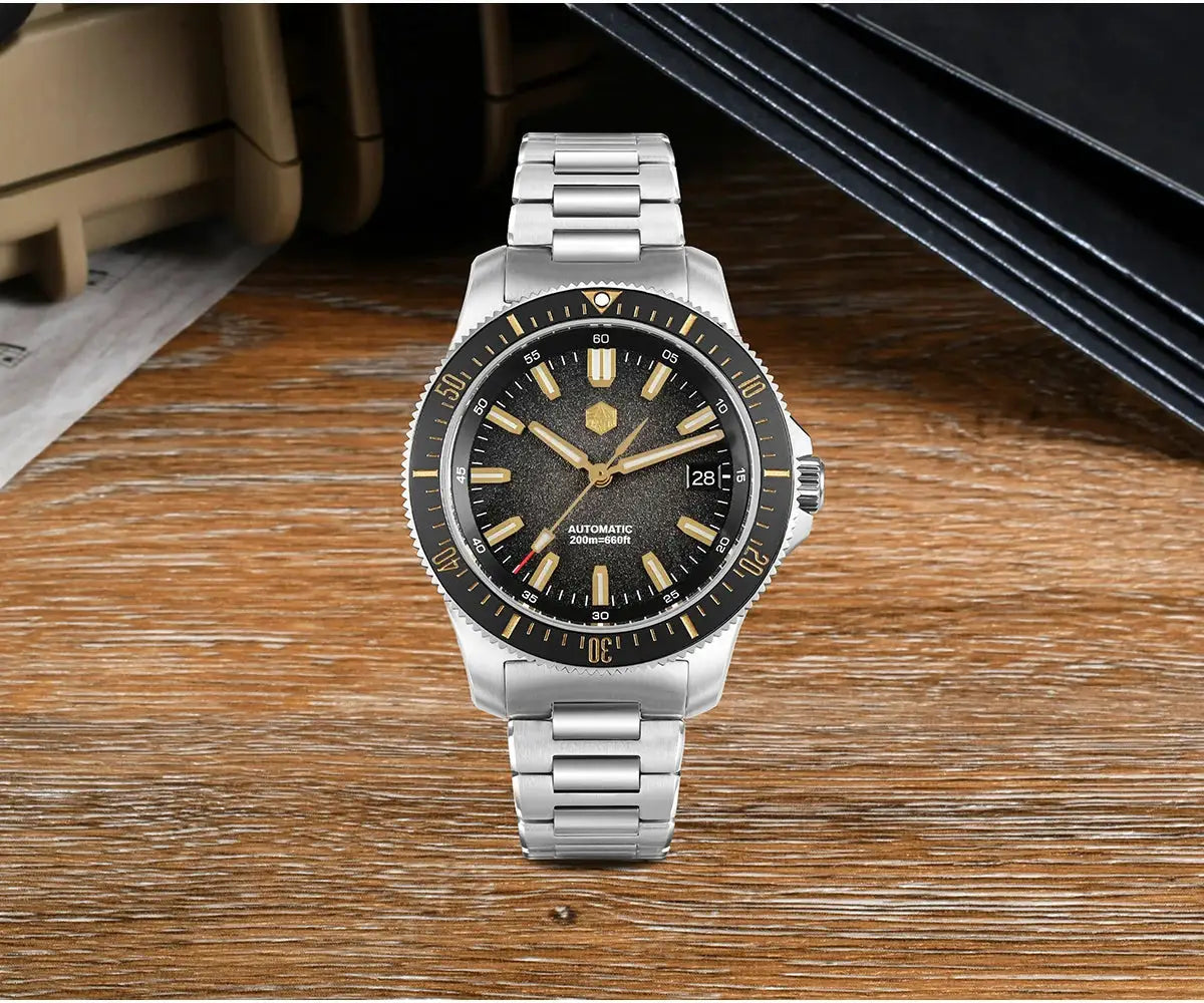 San Martin 40mm dive watch, black dial with gold markers, automatic NH35, stainless steel bracelet, 200m