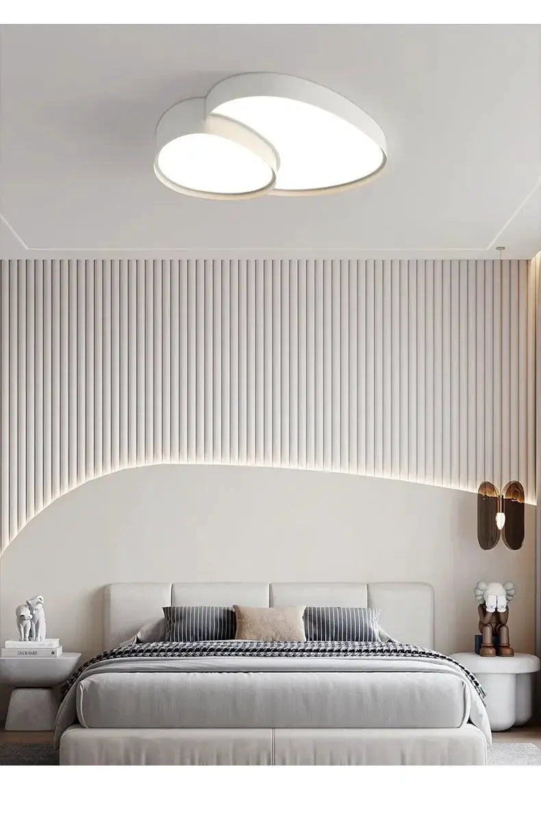 LED ceiling lamp by Simples Market with remote control, white/black dual-circle fixture for bedroom or living room.
