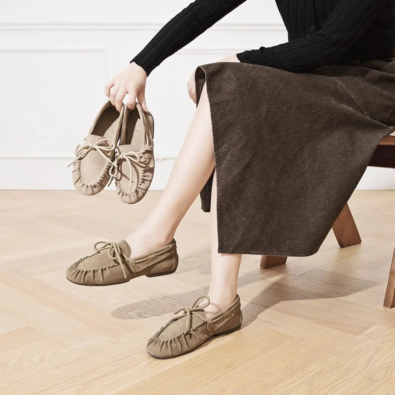 AIYUQI Womens Suede Loafers Hand Sewn Pleats Casual Flat Shoes