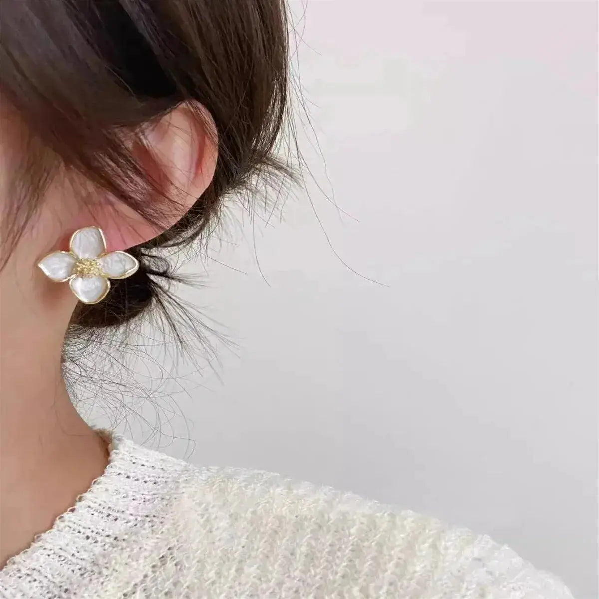 Gold Tone Metal Flower Shape Stud Earrings With Green Epoxy And Milky White Enamel Ins Fashion Jewelry