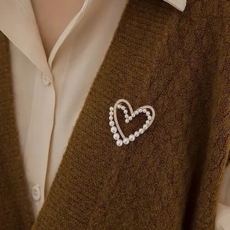 Exquisite Love Heart Angel Wings Rhinestone Pearl Brooch For Women Jewelry Pin Sweater Cardigan Buckle