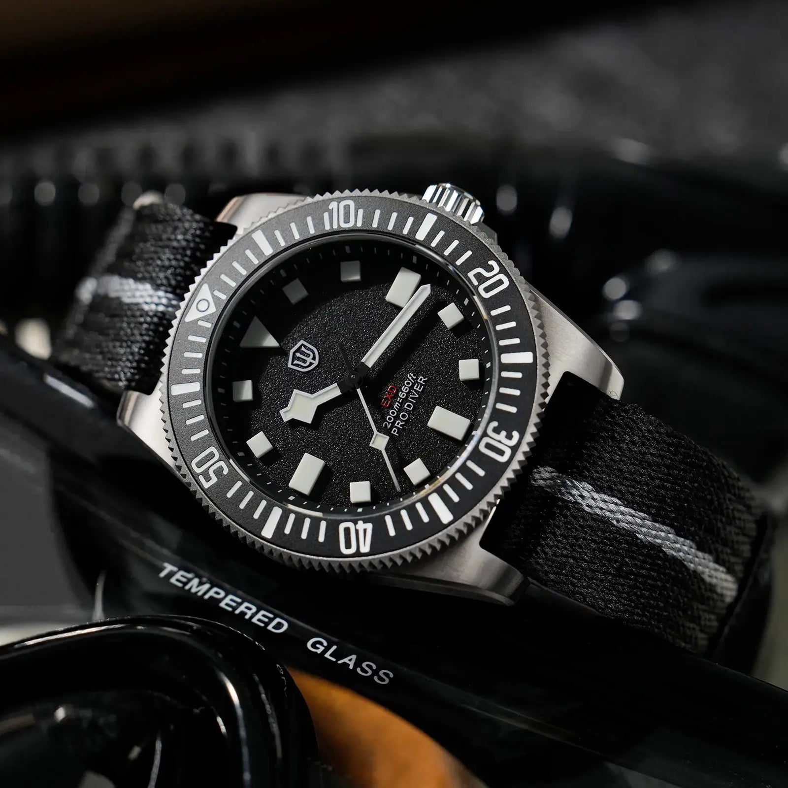Simples Market Watchdives EXD 40mm titanium dive watch for men with black dial, luminous markers, and fabric strap