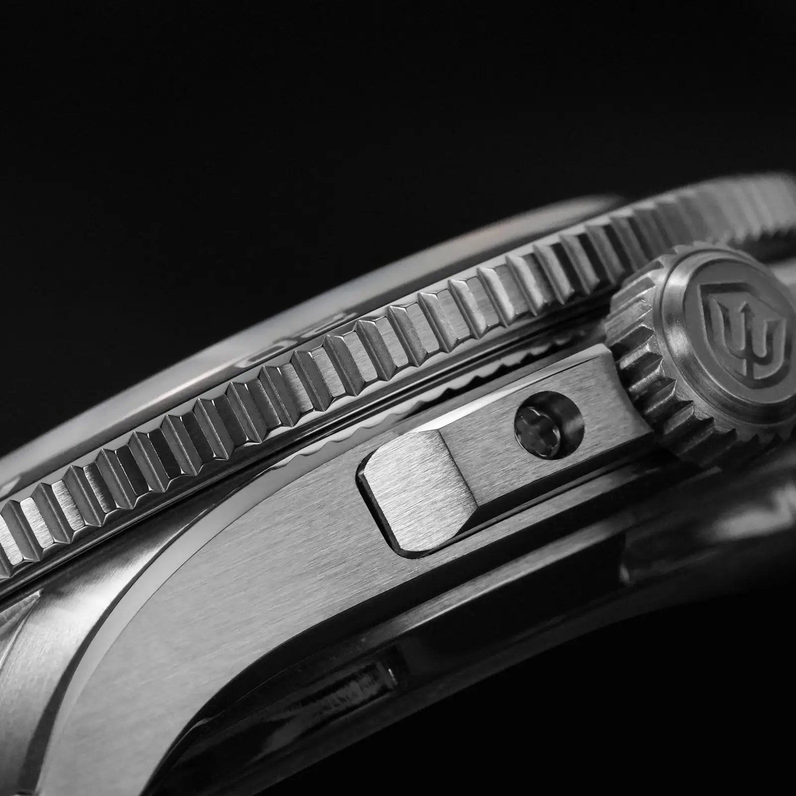 Watchdives Premier WD0019 automatic watch, 39mm stainless steel case with ridged ceramic bezel and crown