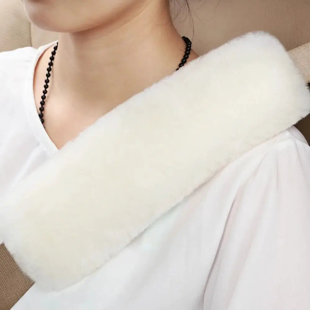Car seat belt cover shoulder warmer pad, white faux fur, Simples Market, 1 pc