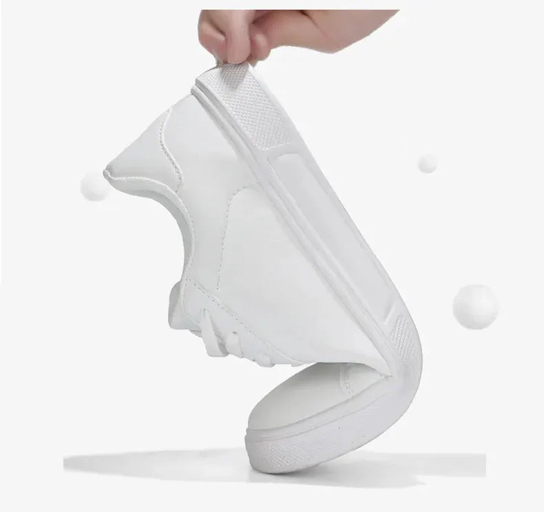 White PU leather sneakers with a flexible sole, casual men's footwear