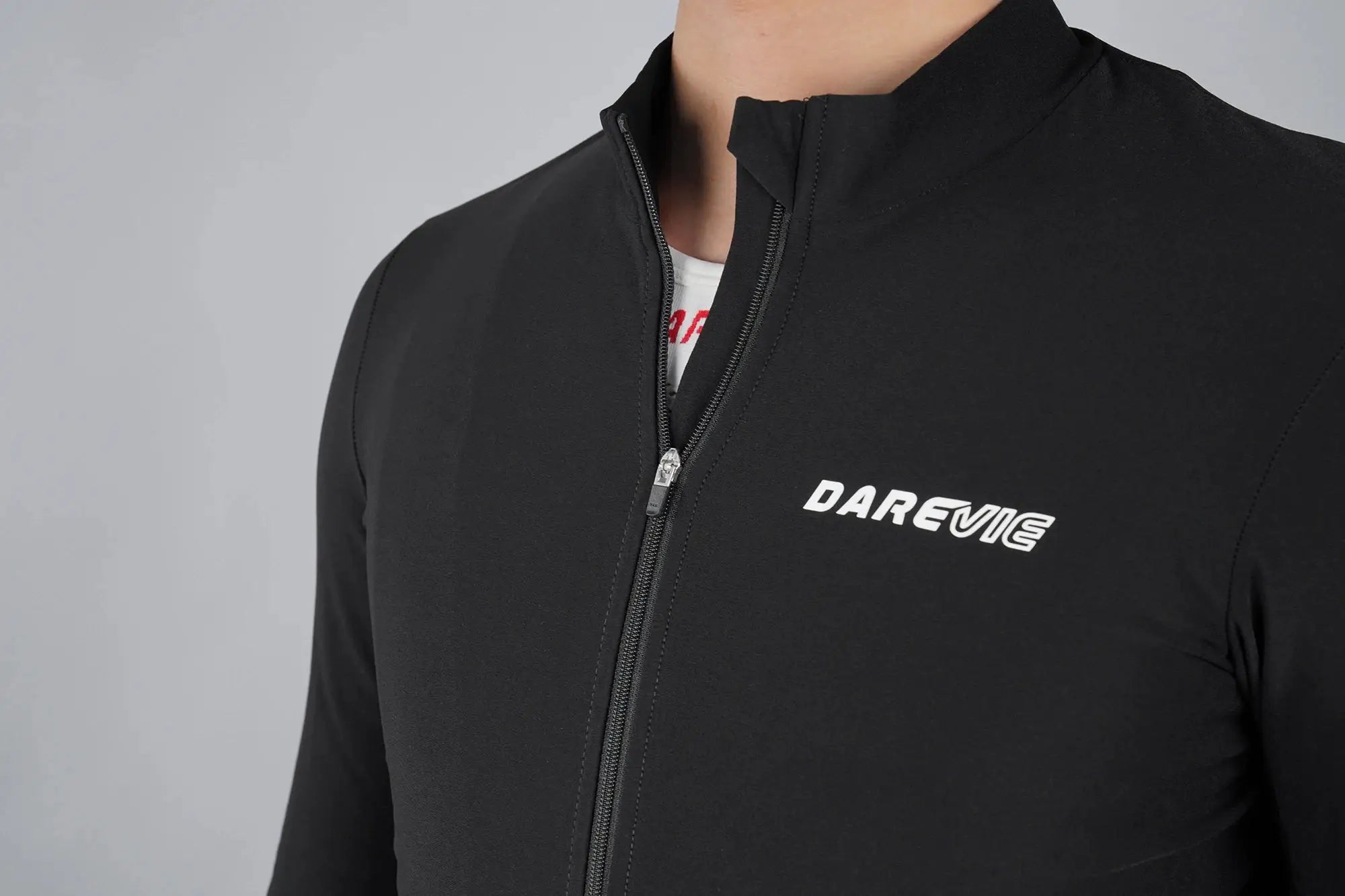 Darevie black long-sleeve cycling jersey with full zipper and chest logo; thermal brushed fleece fabric.