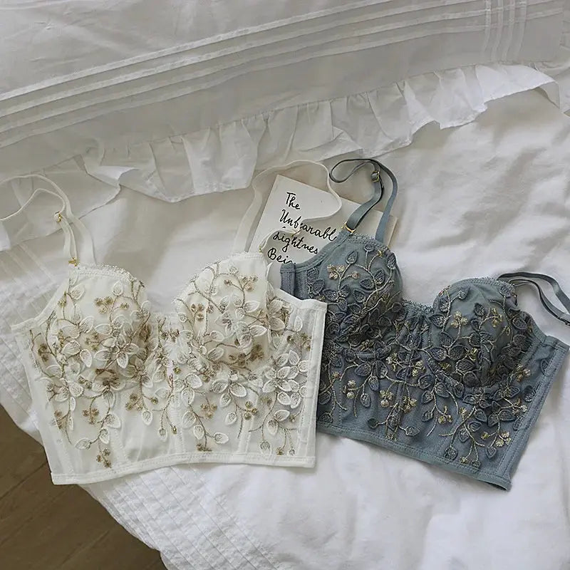 Two-piece Simples Market lace-embroidered bralette set in white and blue-gray with floral embroidery