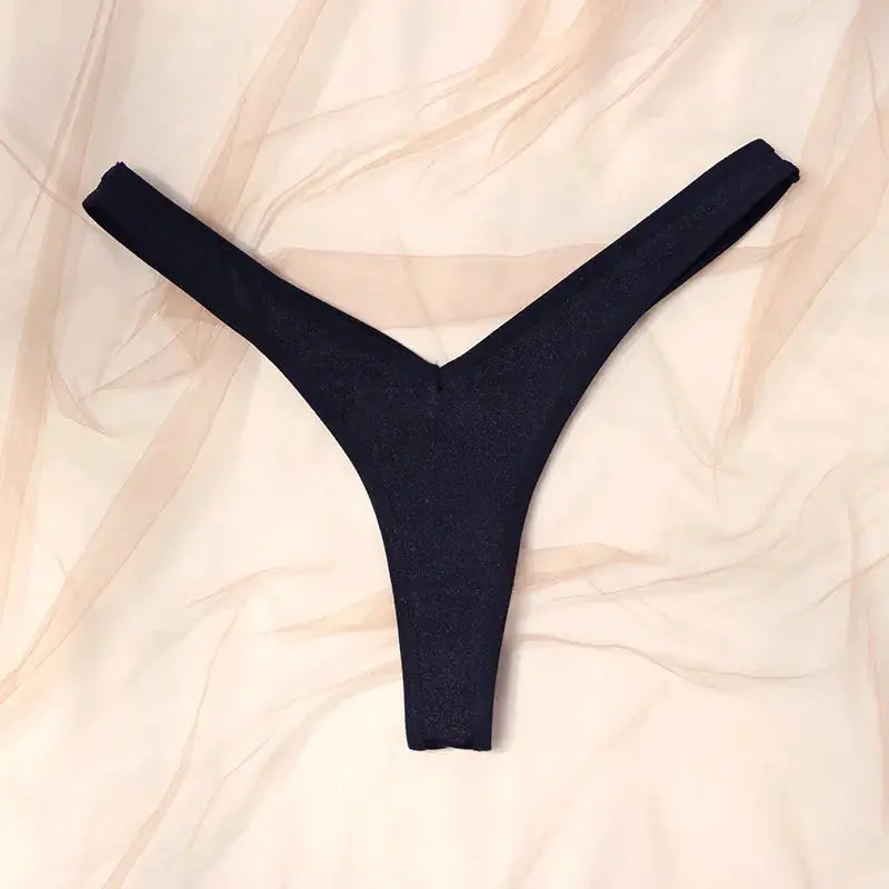 Low-waist thong underwear in black by Simples Market