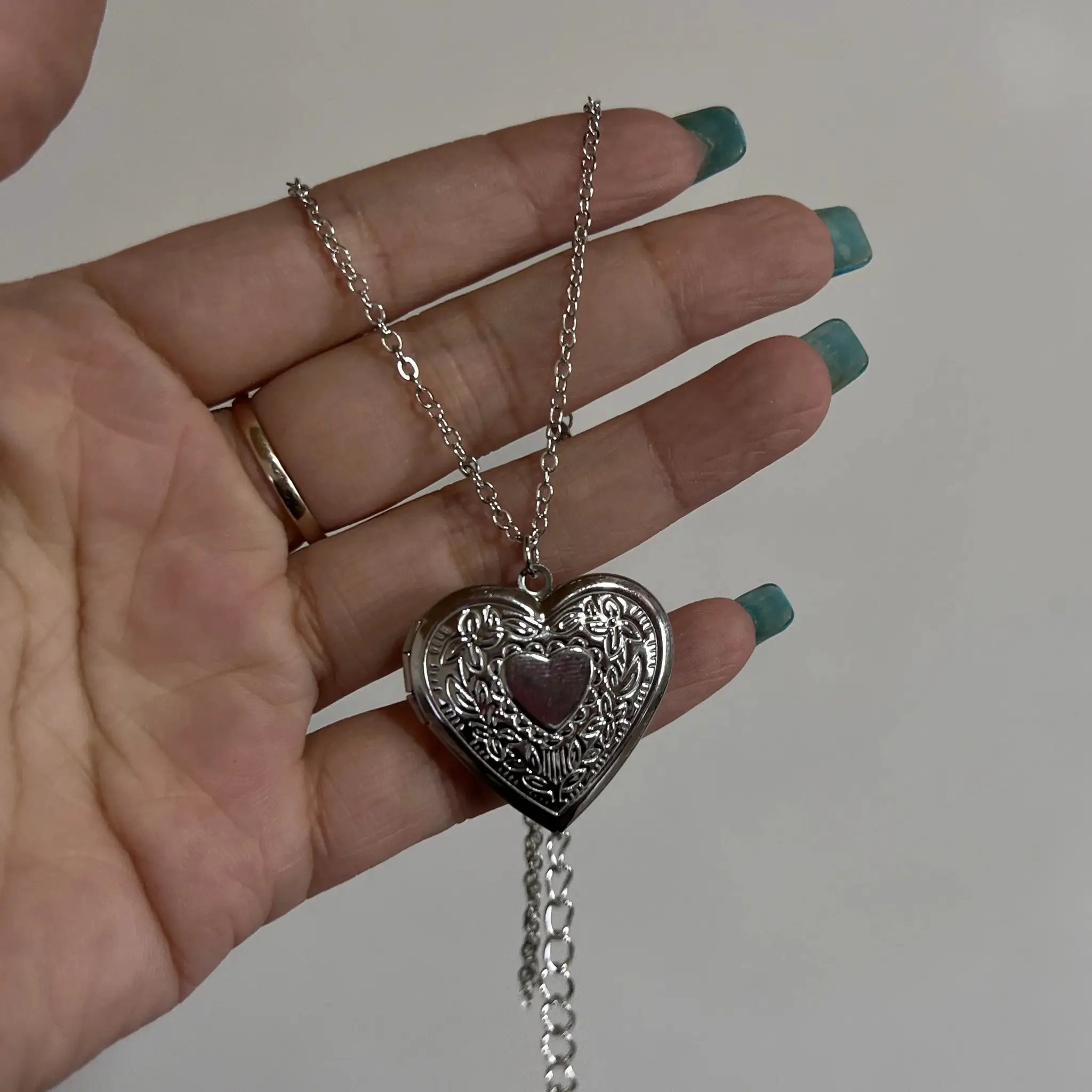 Romantic Heart Locket Pendant Openable Stainless Steel Photo Frame Necklace For Women Men Keepsake Gift