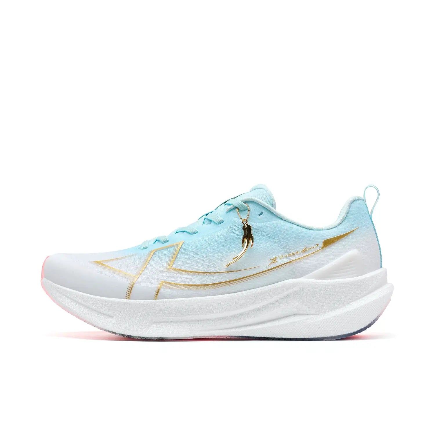 Xtep 2000km 5.0 running shoe, light blue gradient with white sole and gold logo charm, Simples Market