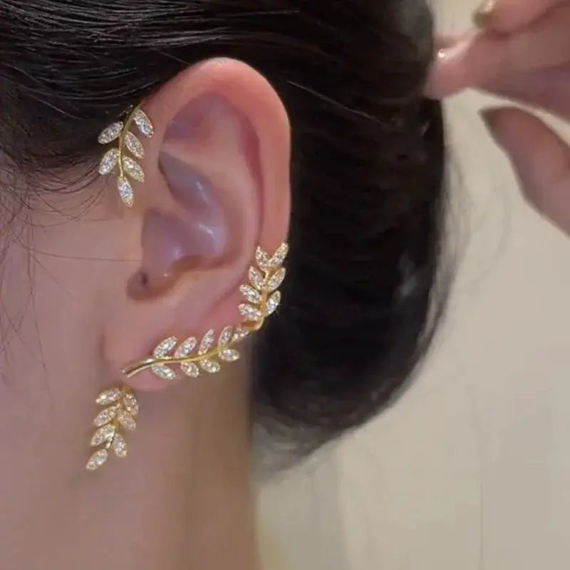 Silver-plated leaf butterfly clip earrings with zircon stones by Simples Market, non-piercing ear cuffs