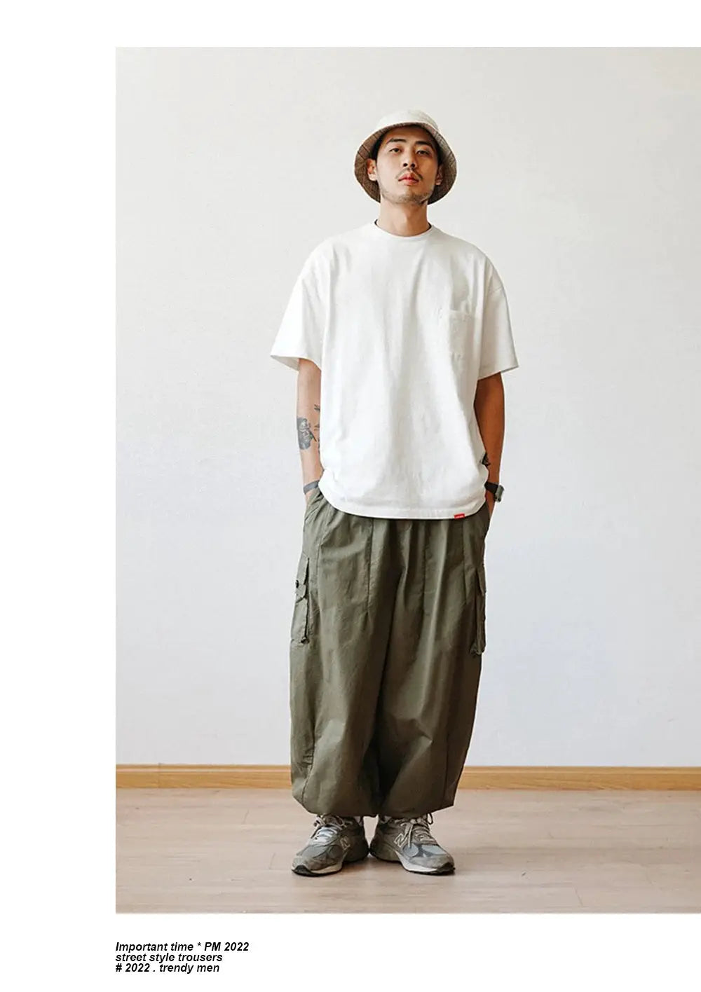 Oversized cargo pants for men by Simples Market in olive green, multi-pocket, wide-leg ankle trousers.