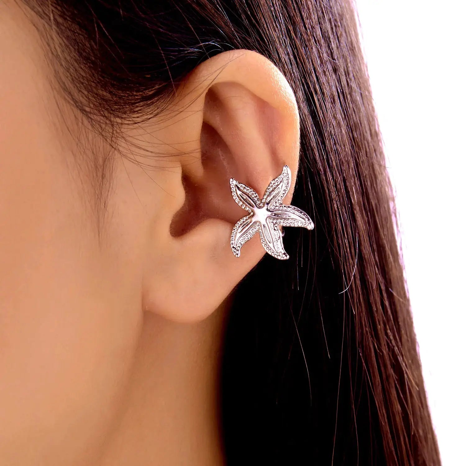 Starfish ear clips in silver, boho fake piercing earrings by Simples Market.