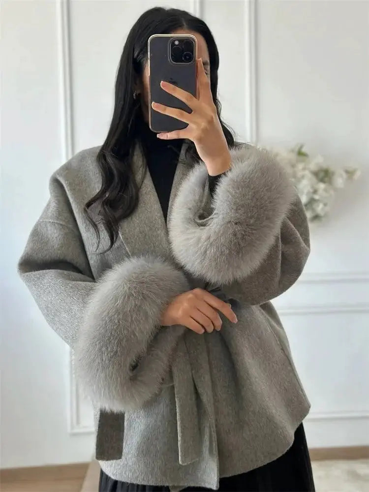 Tossy Fox Fur Wool Overcoat With Fox Fur Cuffs Elegant Loose A Line Short Coat For Autumn And Winter Office Wear
