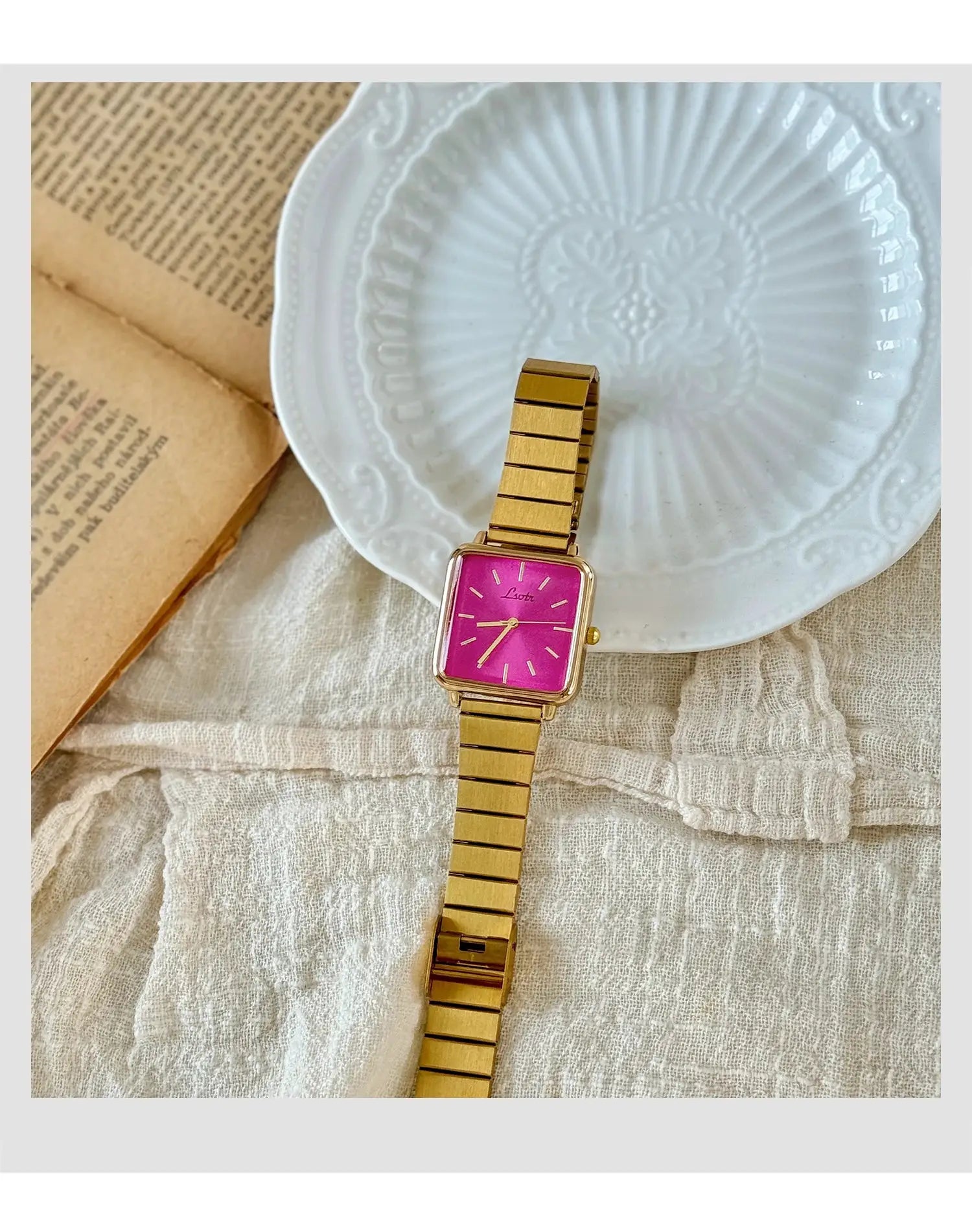 Gold-tone square-dial women's watch with pink face and stainless steel link strap Simples Market