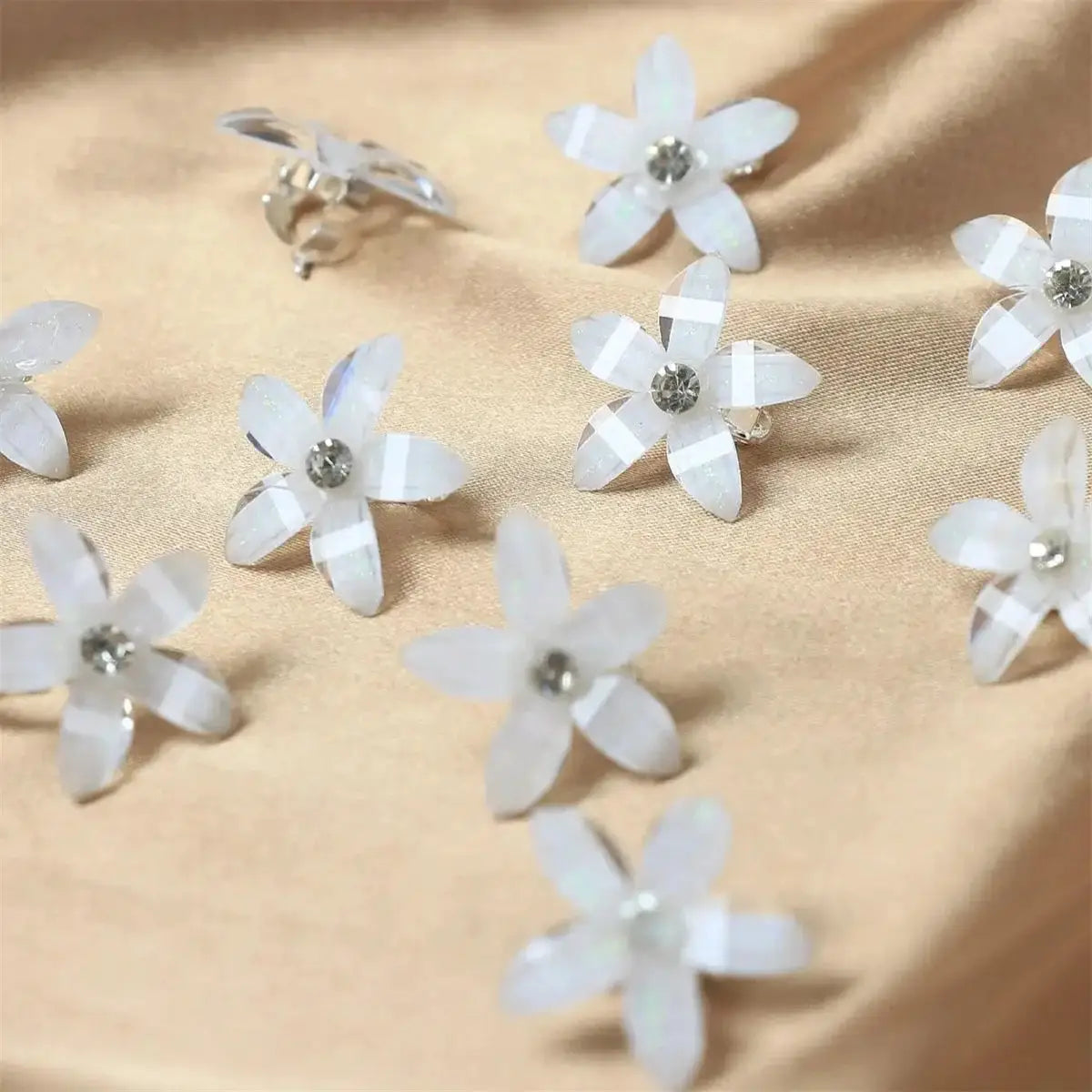 Simples Market 10pc white flower hair clips with rhinestone centers