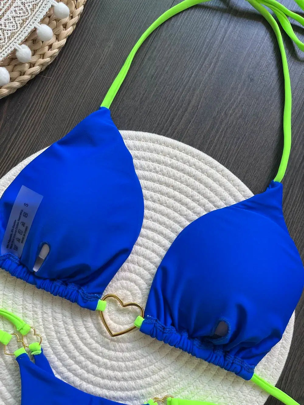 Bikini set RUOTONSEPT: blue two-piece with neon-green halter straps and heart-shaped clasp