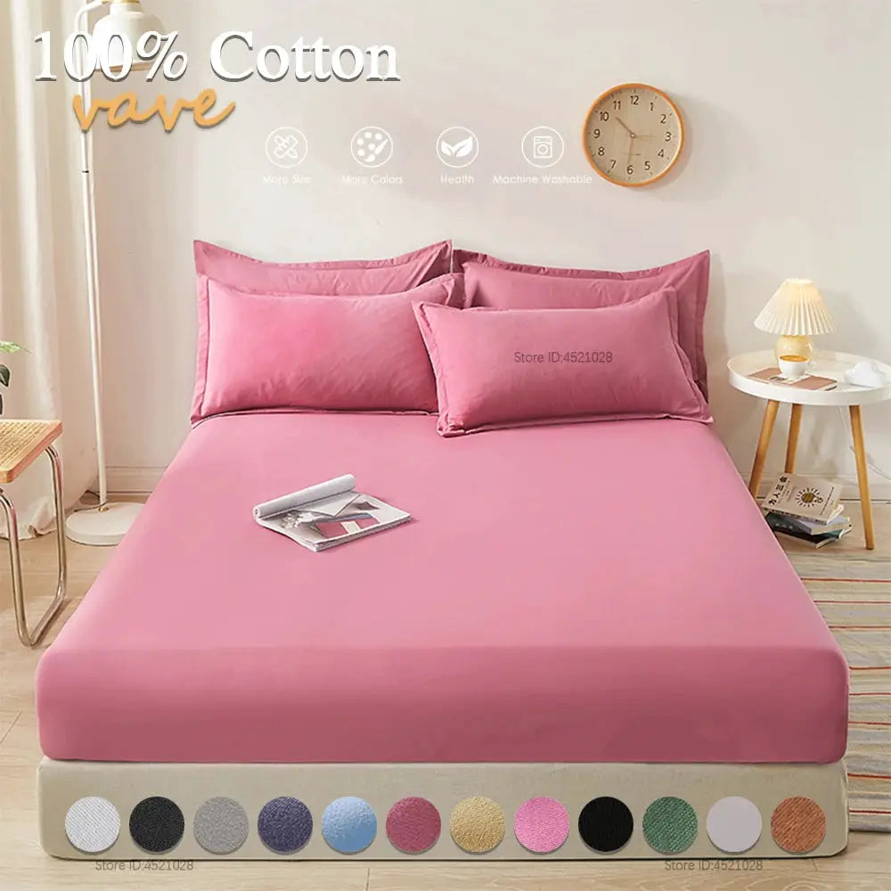 Full-size cotton fitted sheet with elastic bands in pink from Simples Market on a bed with matching pillowcases.