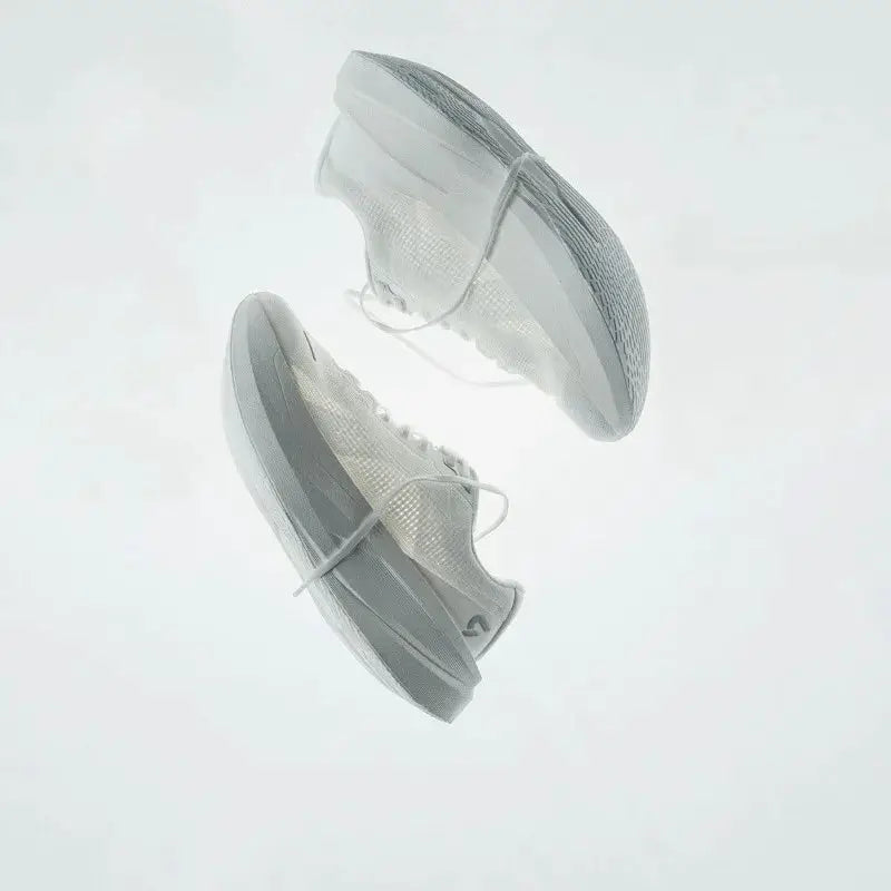 New Arrival running shoes, ultra-light white/gray athletic sneakers with carbon plate pair