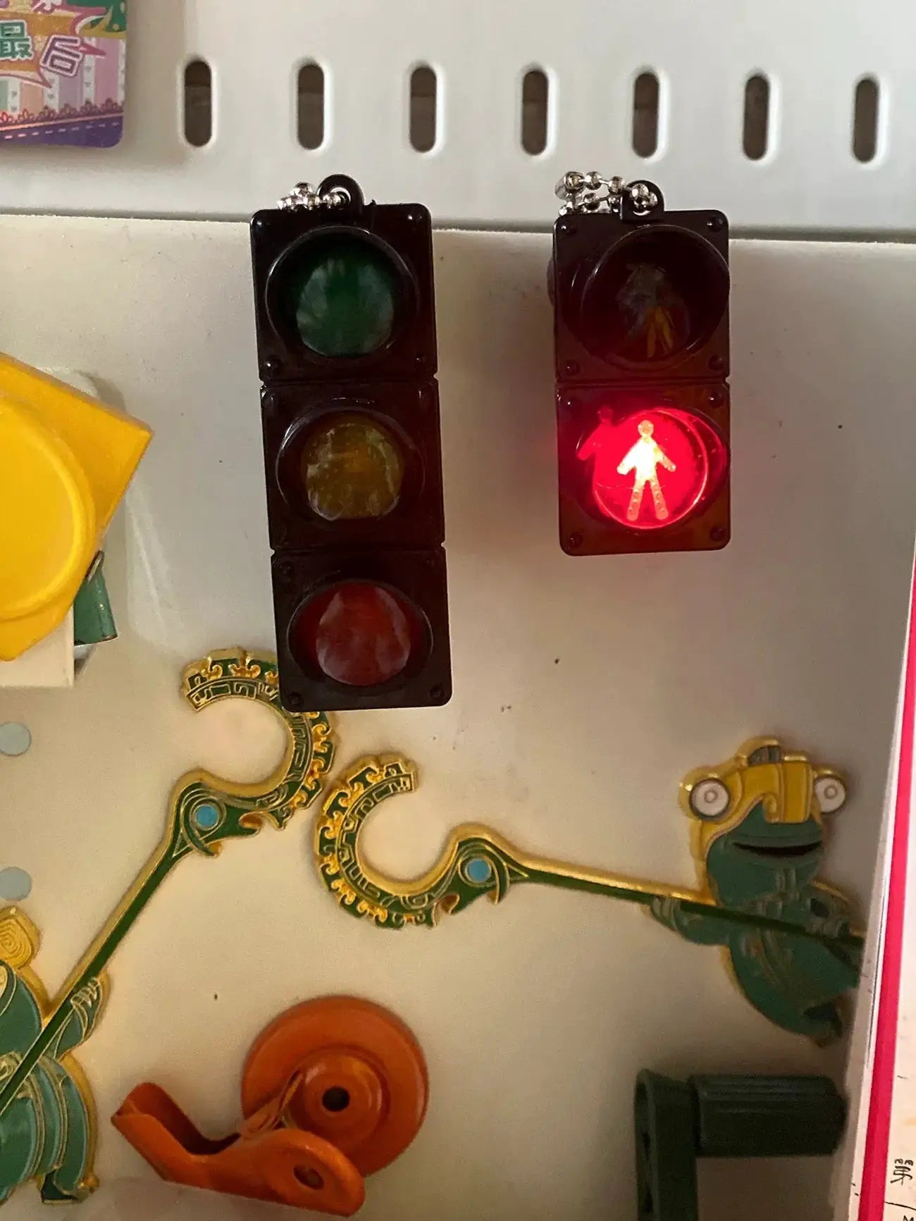 Traffic light magnetic fridge stickers; 2 signals, left 3-light green/yellow/red, right red pedestrian signal
