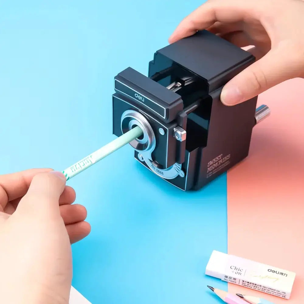 Deli rotary pencil sharpener, black plastic body with metal sharpening wheel; Simples Market brand