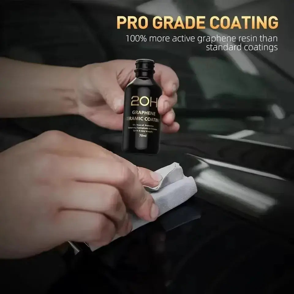 20H graphene ceramic coating bottle by Simples Market; applied to a black car panel with a microfiber cloth