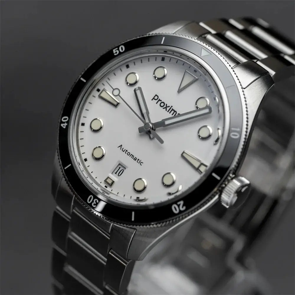 Simples Market Proxima PX1697 39mm men's watch with white enamel dial, bubble markers, stainless steel bracelet