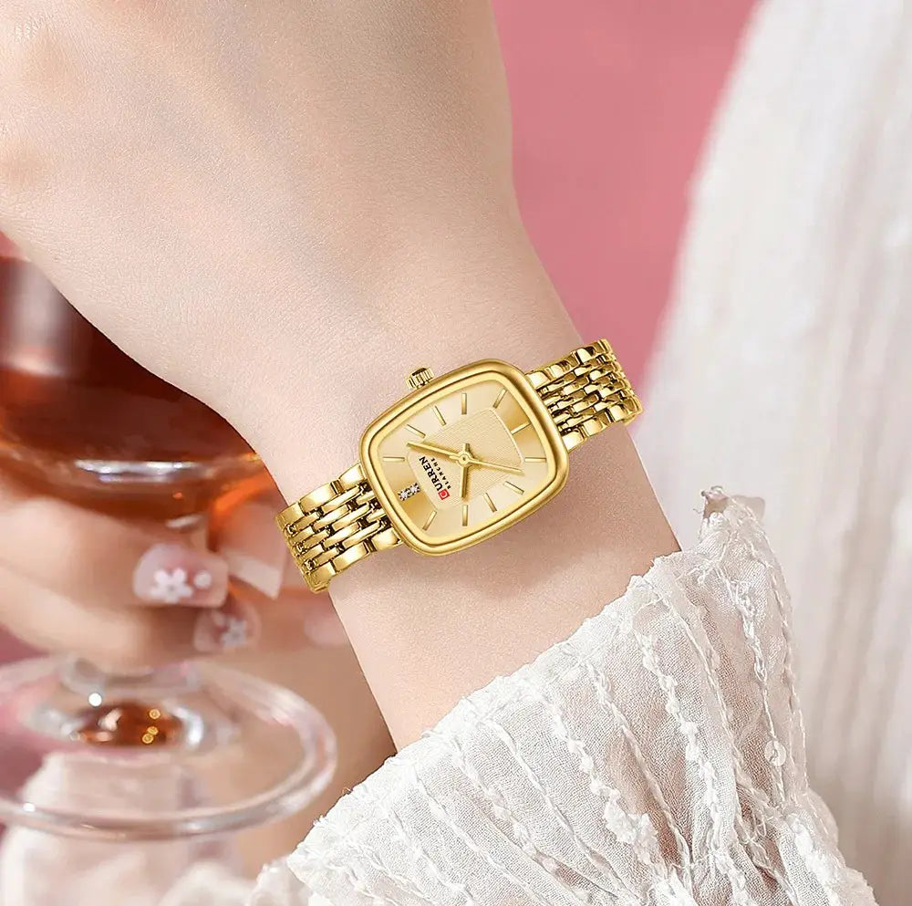 Gold-tone CURRN 9093 women's quartz wristwatch by Simples Market with a square case and linked bracelet