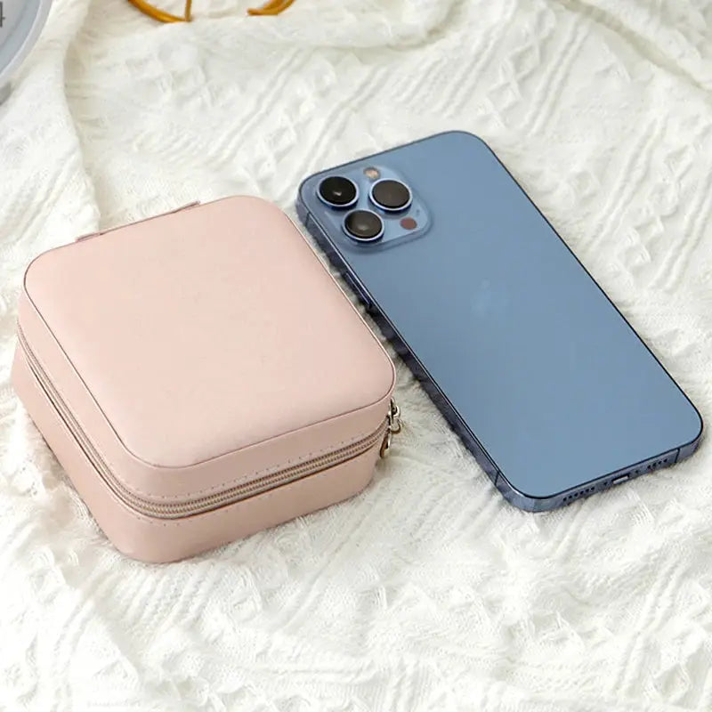 LuxeCare Single Layer Leather Jewelry Box Travel Case PU Leather With Secure Zipper Jewelry Organizer
