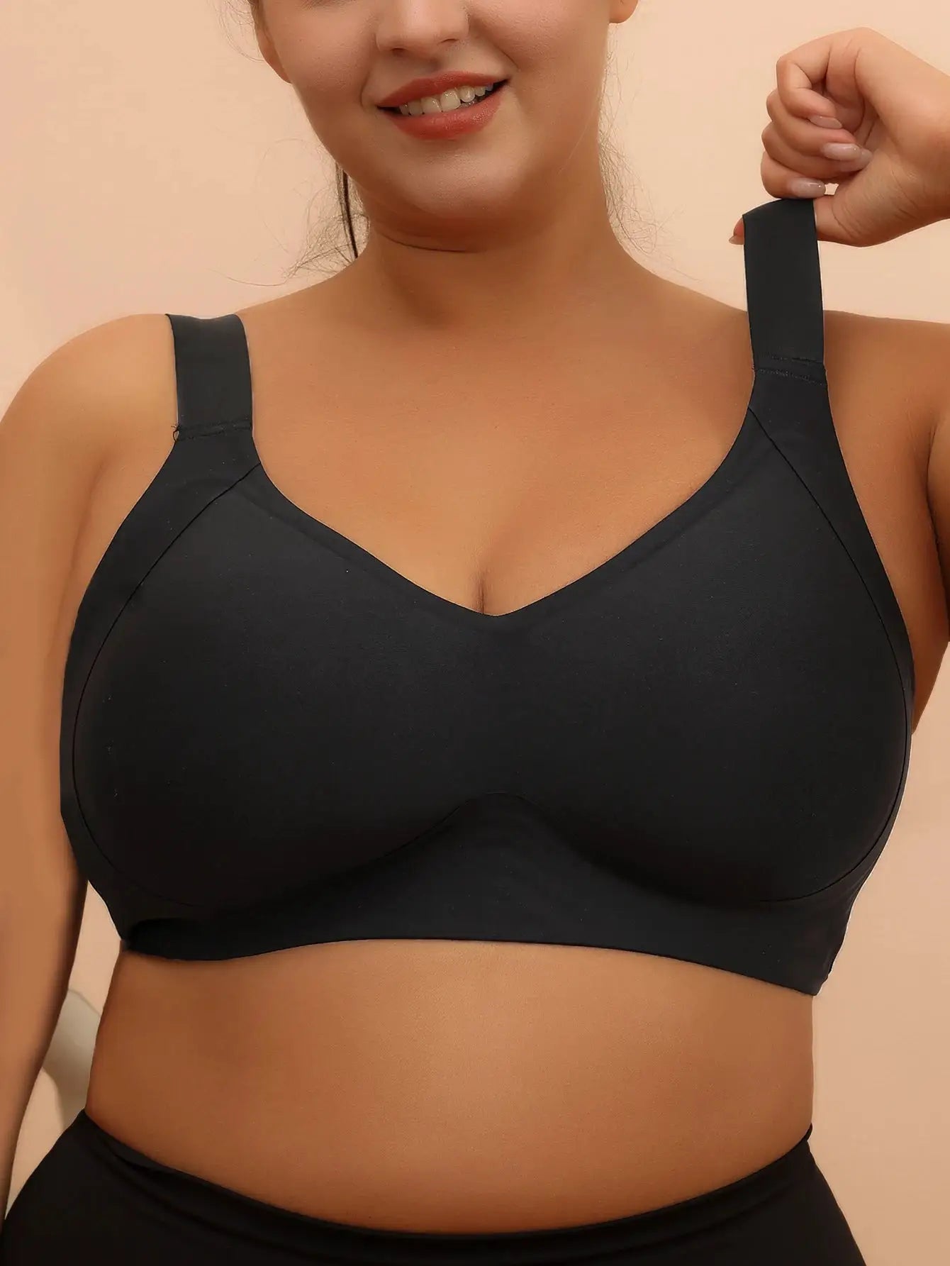 Sleeping bra by Simples Market; black plus-size with wide straps