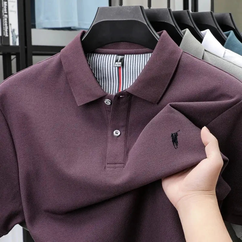 Simples Market burgundy 100% cotton polo shirt, short sleeves, two-button placket, Paul Pony embroidery.