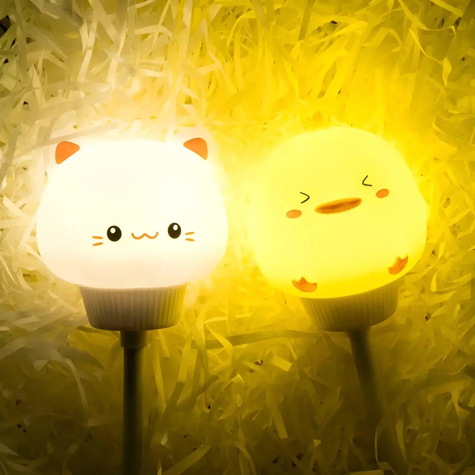 2 Simples Market USB night lights: white cat-face lamp and yellow chick-face lamp for kids' bedrooms