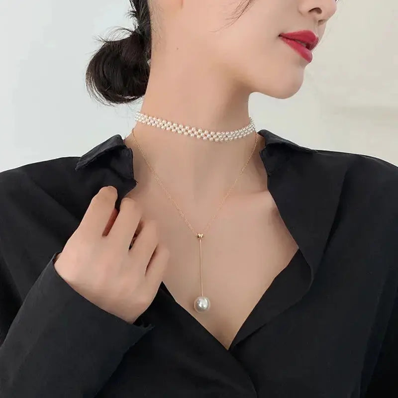 Imitation pearl necklace set: white pearl choker and gold drop-pendant necklace (2 pieces)