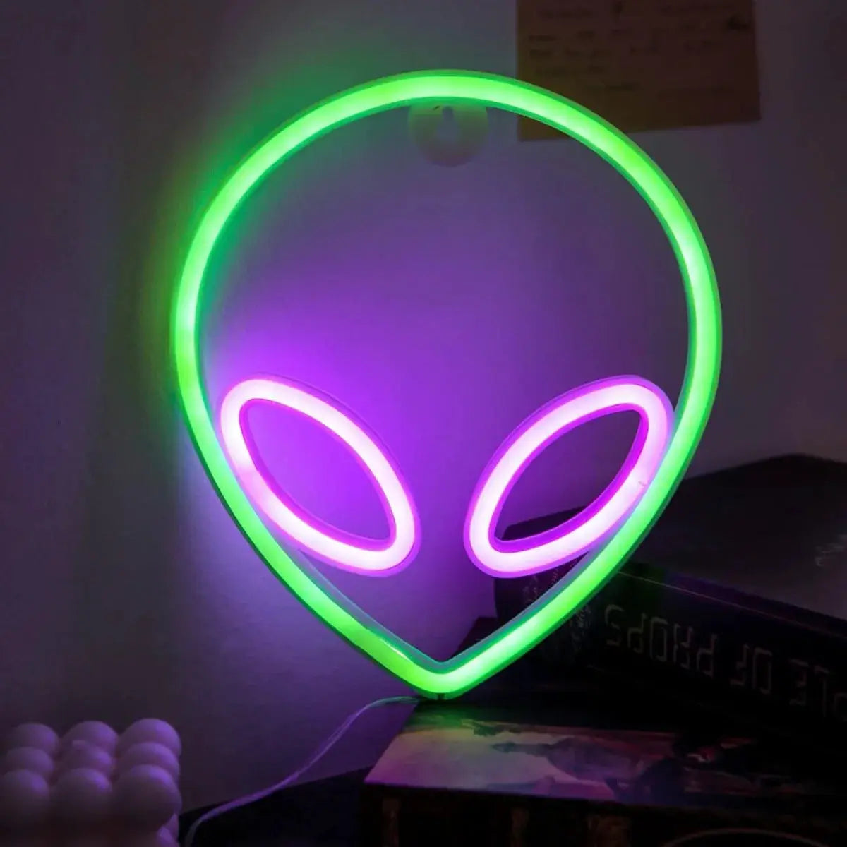 Simples Market neon alien-face light with a green circular ring and purple-pink eyes, USB or battery powered